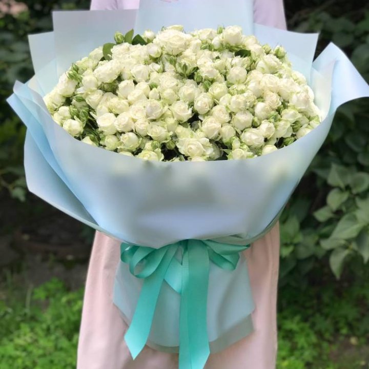 51 белая кустовая роза в Рыбинске
