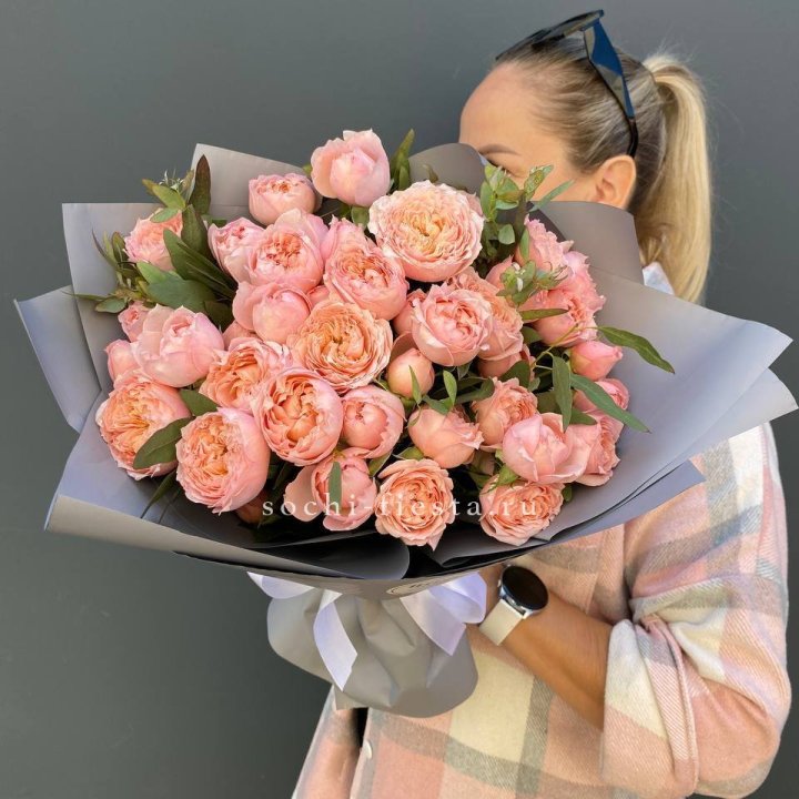 Букет с пионовидными розами "Пивайн" в Рыбинске