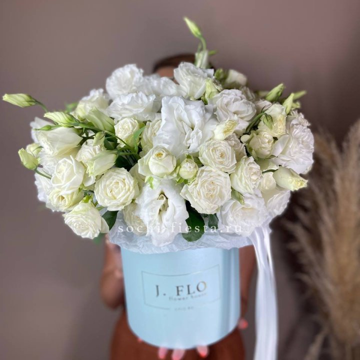 Бокс кустовых роз и эустомы  в Рыбинске