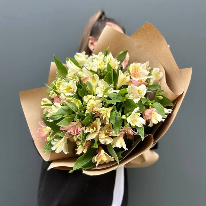 Букет альстромерий в крафте в Рыбинске