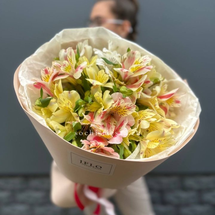 Альстромерии в нежном оформлении в Рыбинске