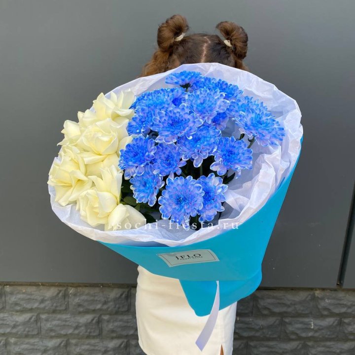 Дуо букет розы и хризантема в Рыбинске