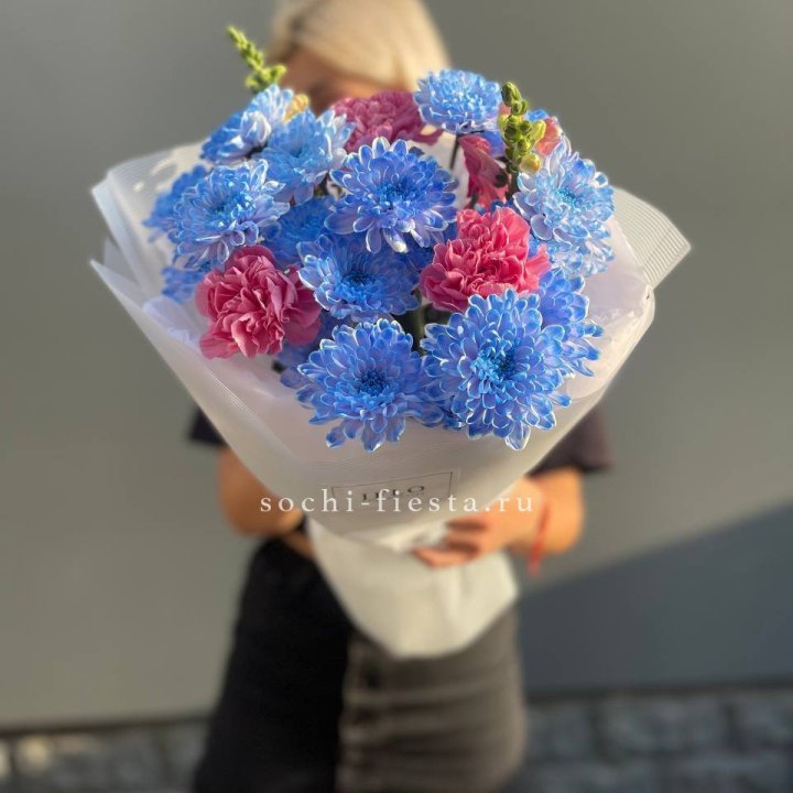 Букет сборный с хризантемой в Рыбинске