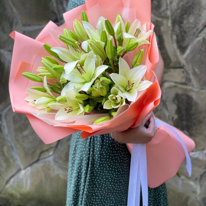Букет из 7 белых лилий в Рыбинске