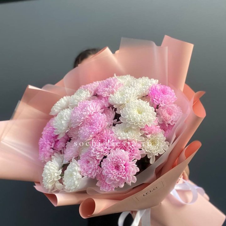  Букет бело-розовых хризантем  в Рыбинске