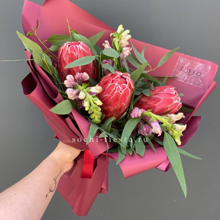 Букет из протеи "Квин" в Рыбинске