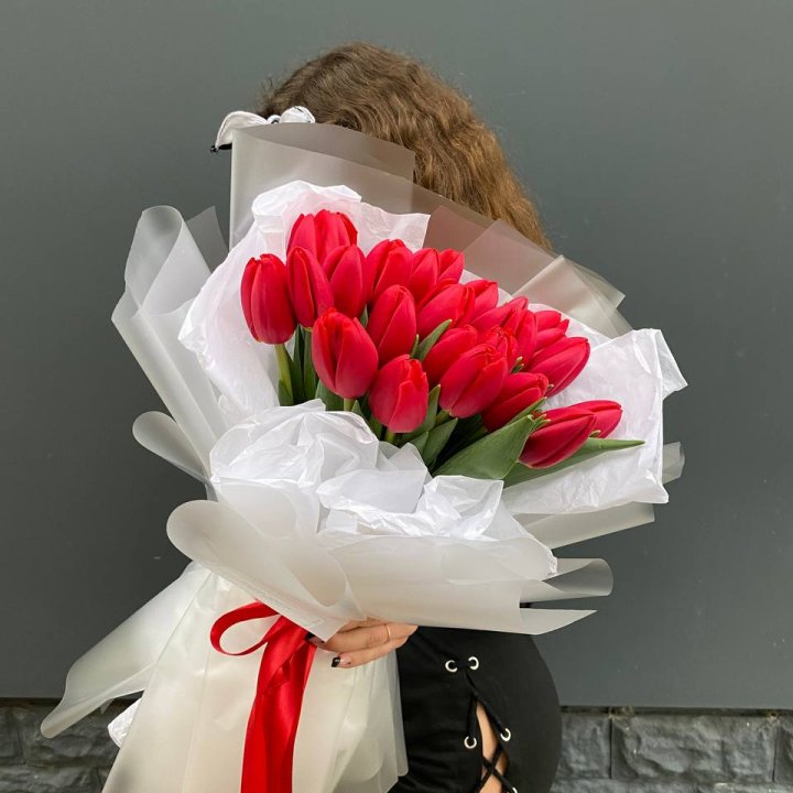  25 красных воздушных тюльпанов в Рыбинске