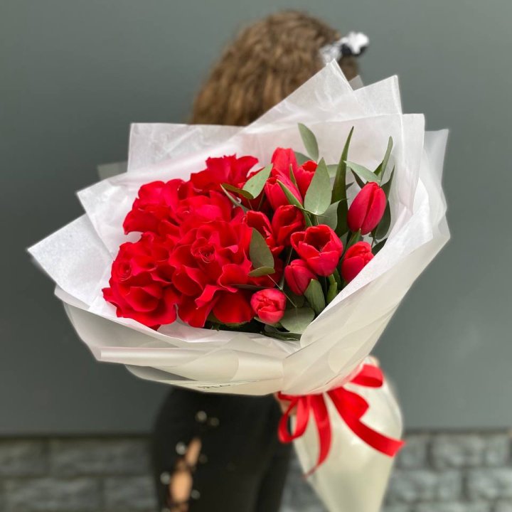 Дуо тюльпаны и розы в Рыбинске