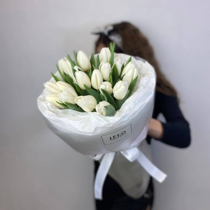  19 белых воздушных тюльпанов в Рыбинске