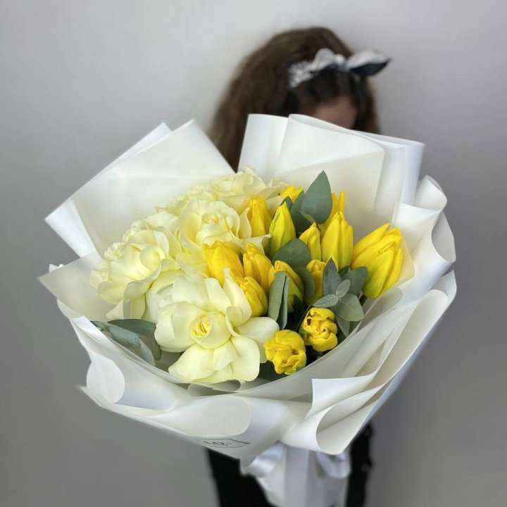 Дуо жёлтые тюльпаны и розы в Рыбинске