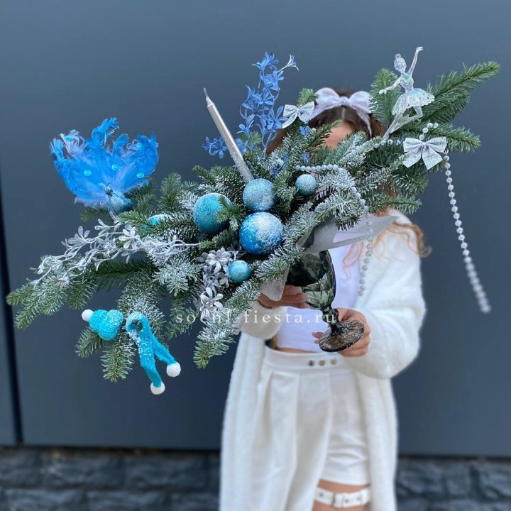 Композиция в бокале голубая в Рыбинске