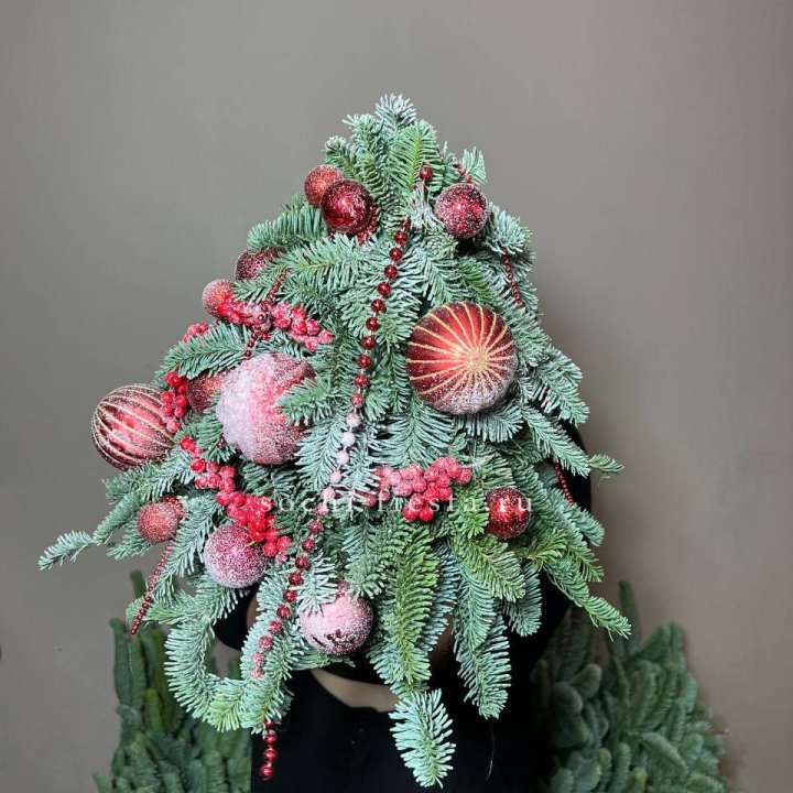 Ёлка красная в Рыбинске