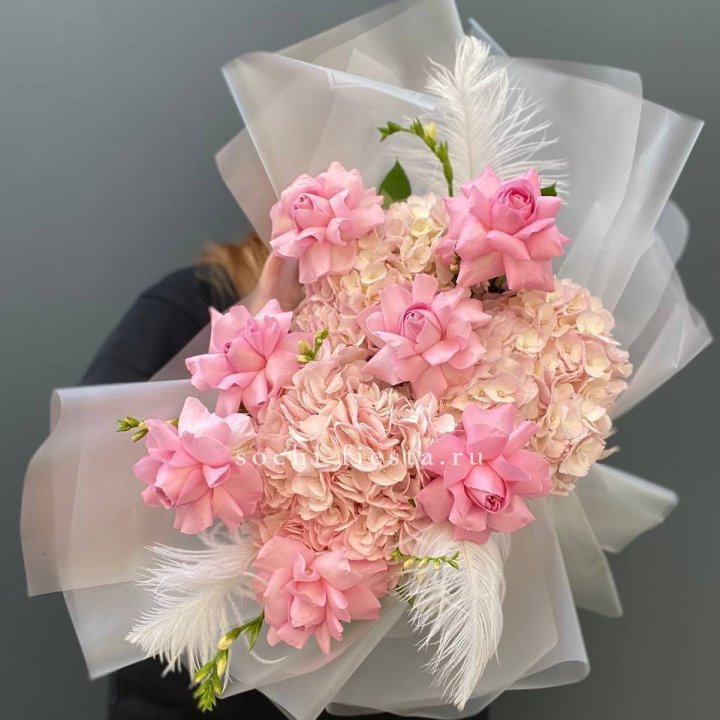  Букет  из гортензий и розовых роз в Рыбинске