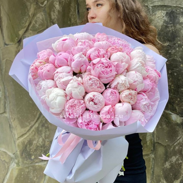 39 нежных пионов в Рыбинске