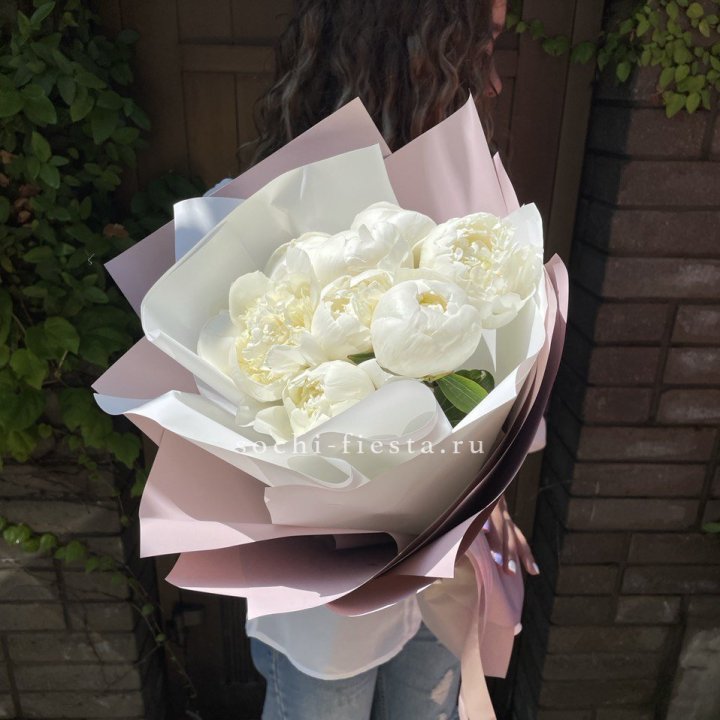 9 белоснежных пионов в Рыбинске