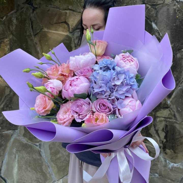 Букет с пионами "Блю логан" в Рыбинске