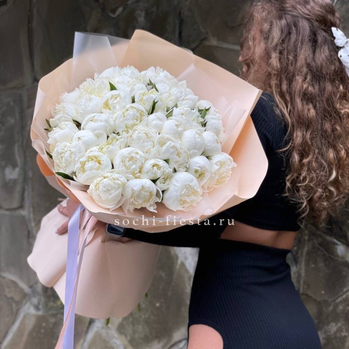 35 белых пион в Рыбинске