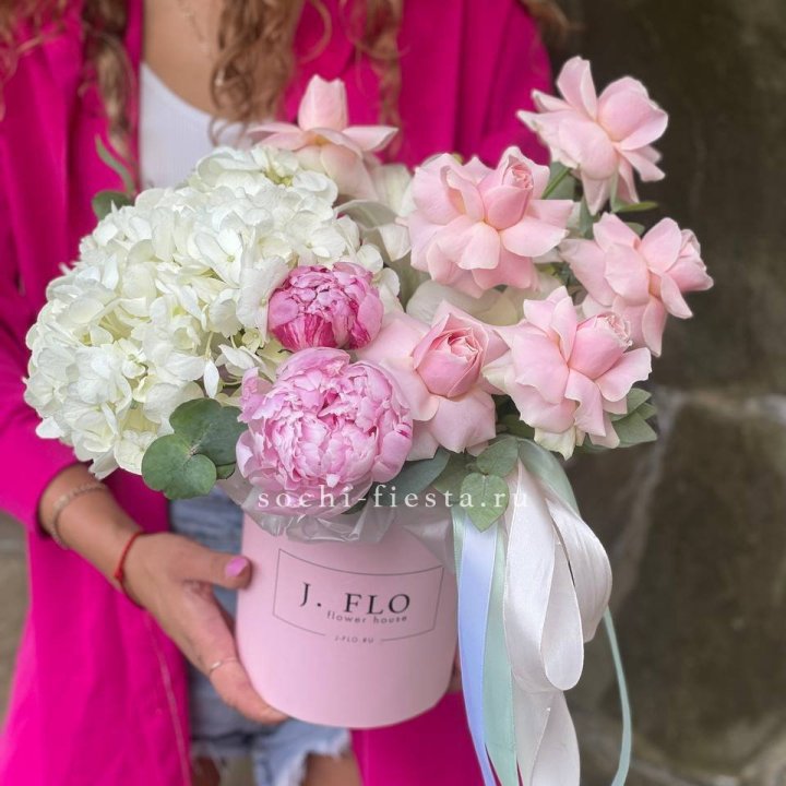 Цилиндр с пионами "Алисия" в Рыбинске