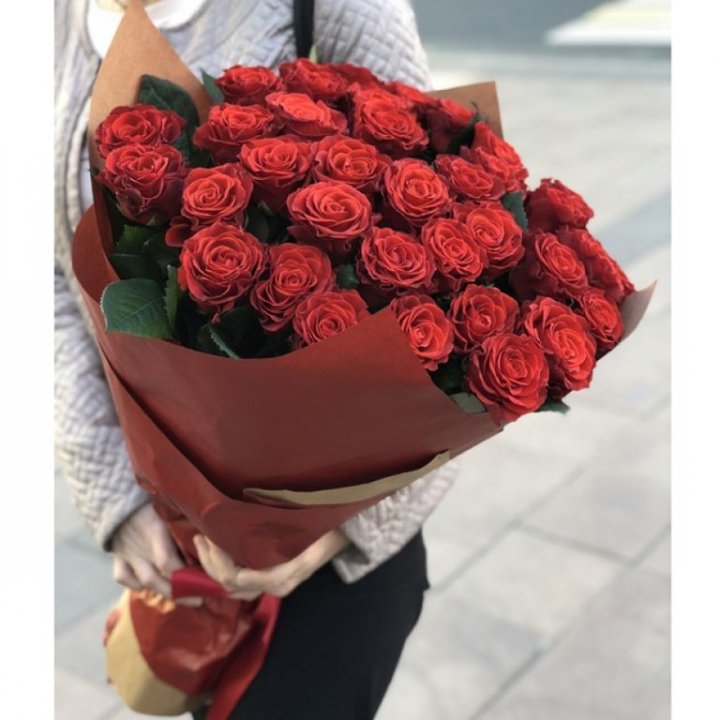 29 высоких роз  в Рыбинске