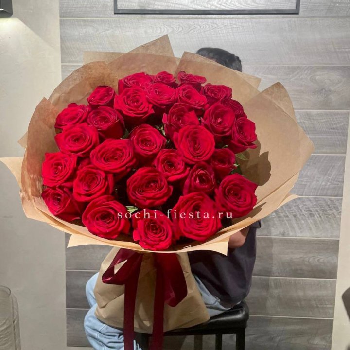 37 красных роз в крафте в Рыбинске
