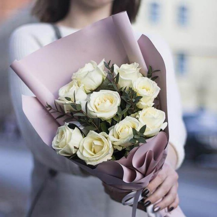 9 белых  роз "Минт" в Рыбинске