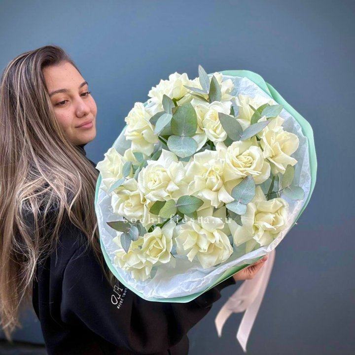 15 Белых французских роз "Ноте бьянка" в Рыбинске