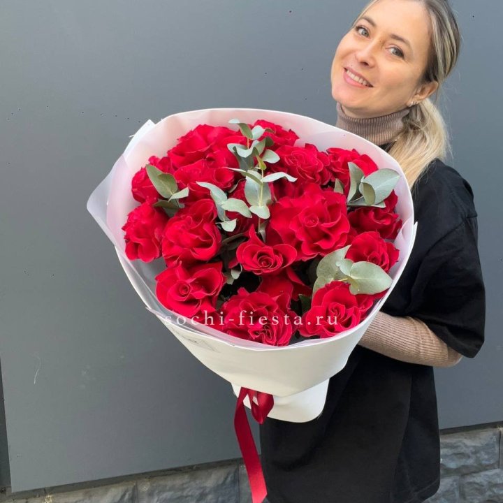 17 Красных французских роз в Рыбинске