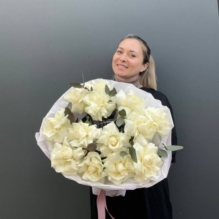 13 Белых французских роз Облако в Рыбинске