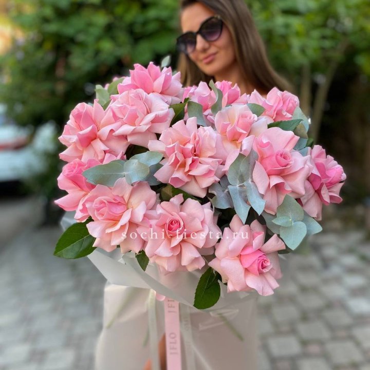 17 Розовых  французских роз в Рыбинске