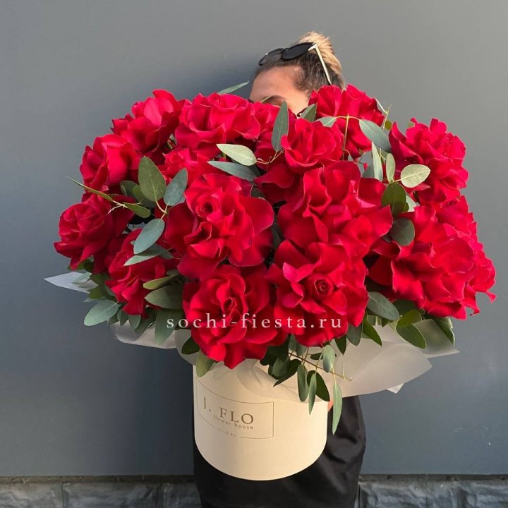 25 Французских красных роз в коробке в Рыбинске