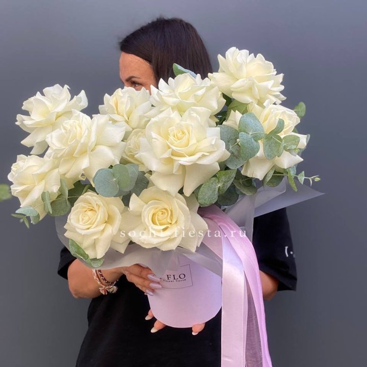 11 Французских белых роз в боксе в Рыбинске