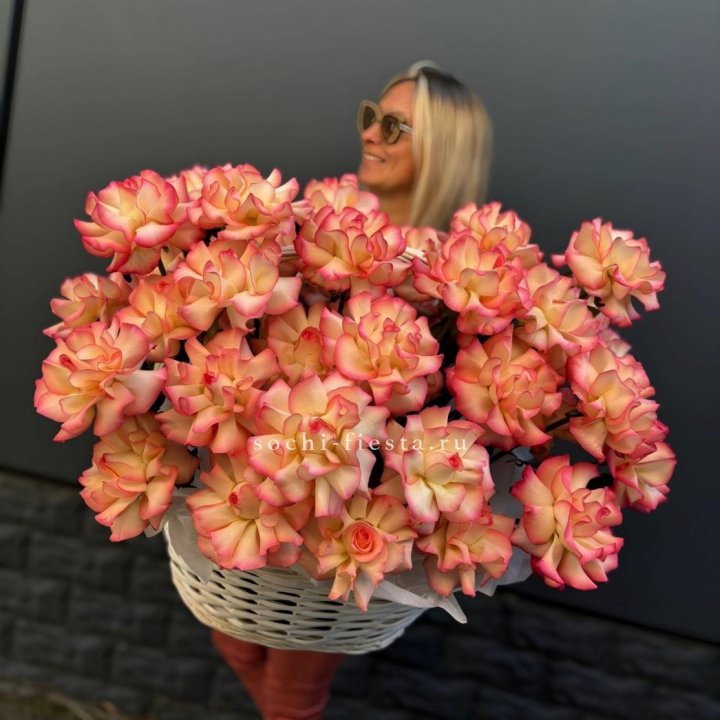 45 французских роз Джумилия в корзине в Рыбинске