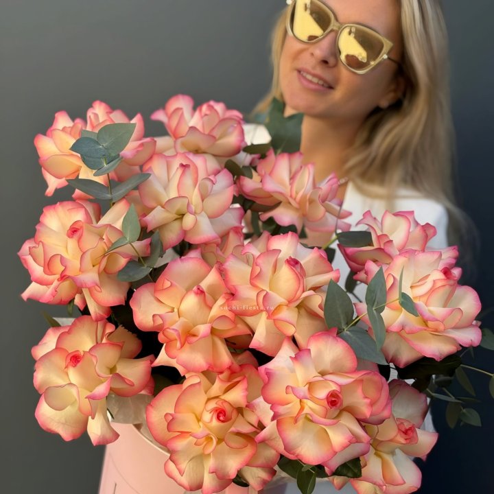 15 французских  роз Джумилия в боксе в Рыбинске