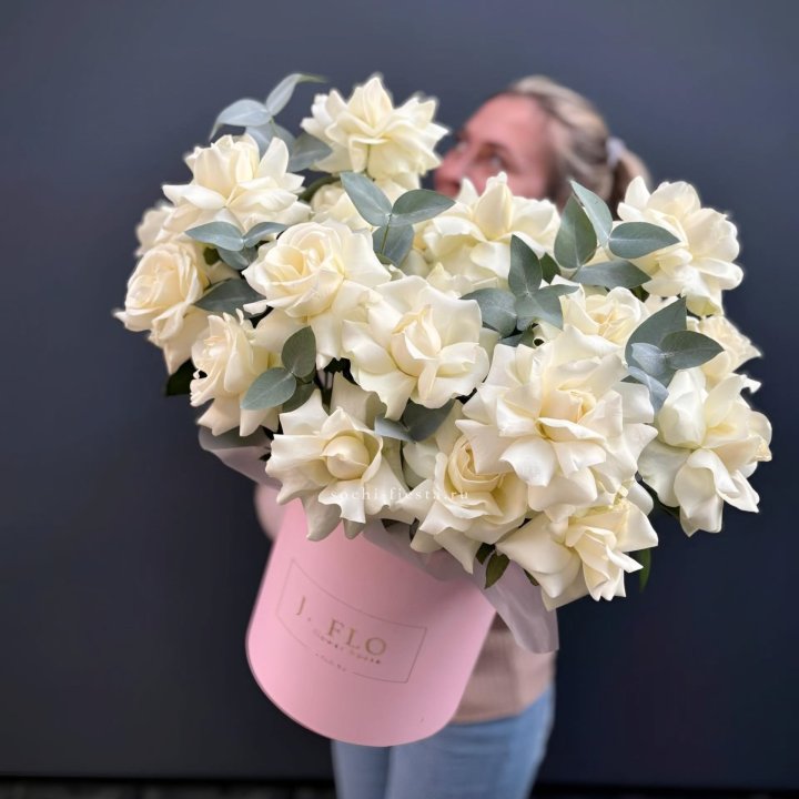 25 Французских белых роз в боксе в Рыбинске