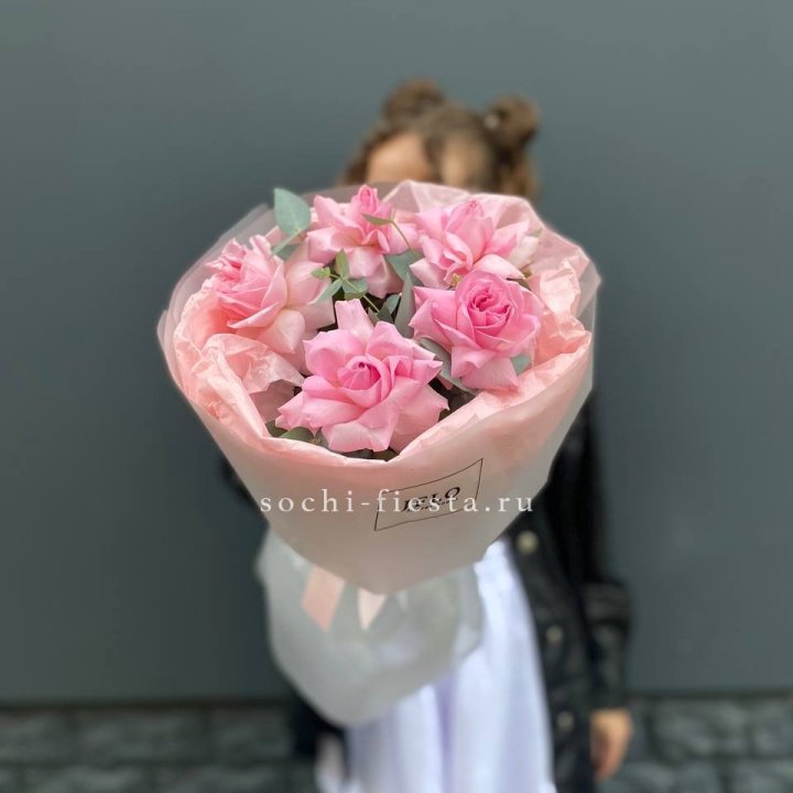 5 французских розовых роз  в Рыбинске