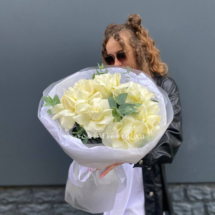 7 Белых французских роз  в Рыбинске