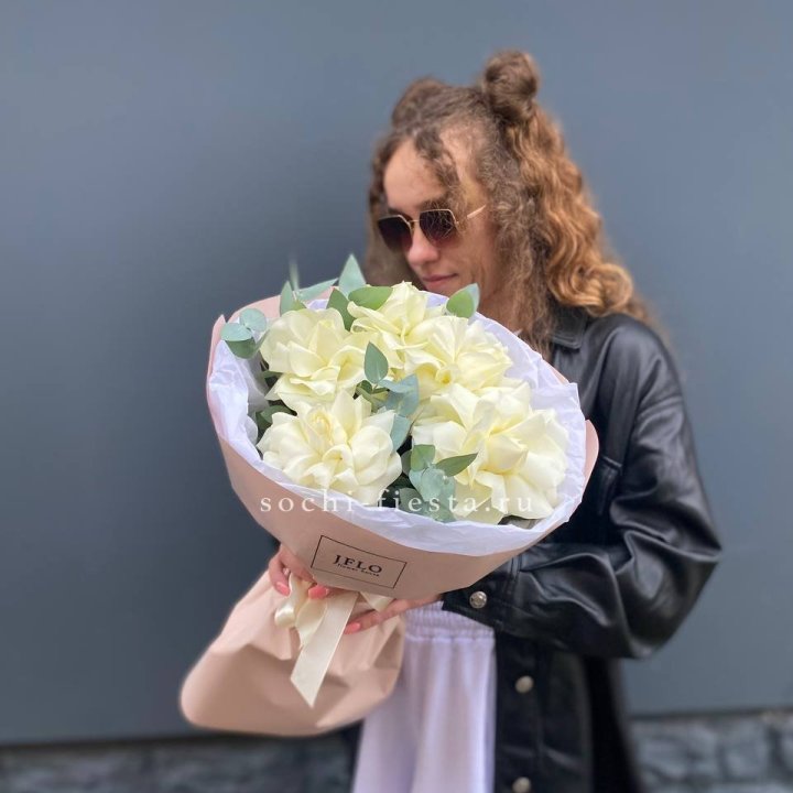 5 Белых французских роз в Рыбинске