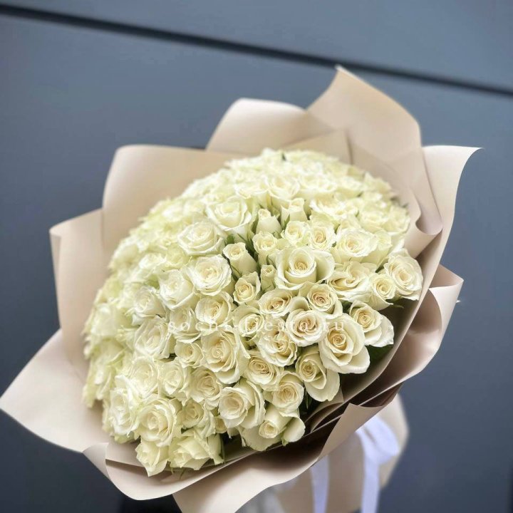 101 белая роза Атена в Рыбинске