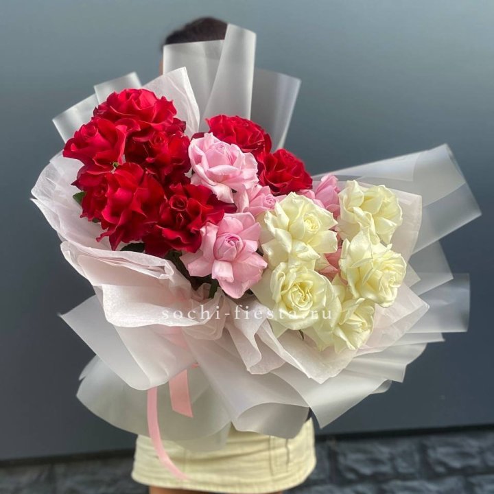 Микс из 17 роз в Рыбинске