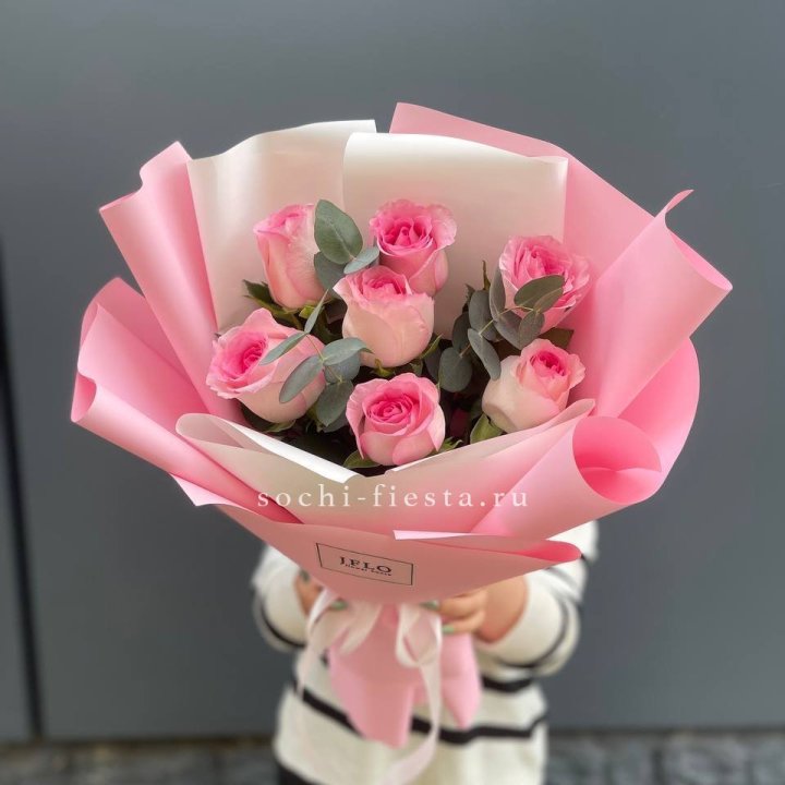 7 роз с эвкалиптом в Рыбинске