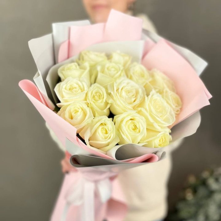 15 белых роз пудра в Рыбинске