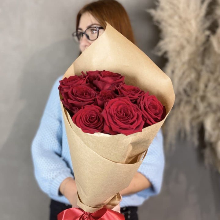9 красных роз в крафте в Рыбинске