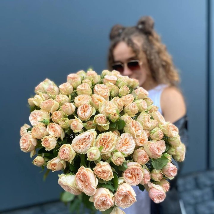 25 пионовидных роз в Рыбинске