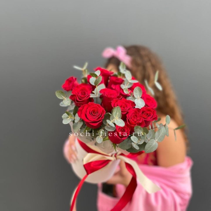 15 Красных роз в боксе №2 в Рыбинске