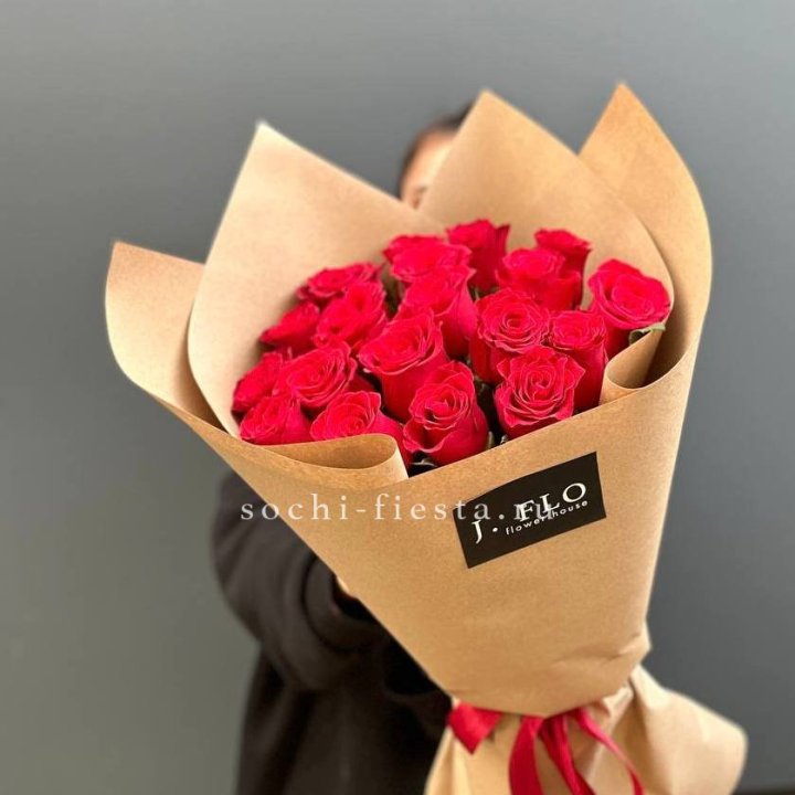 19 красных роз в крафте в Рыбинске
