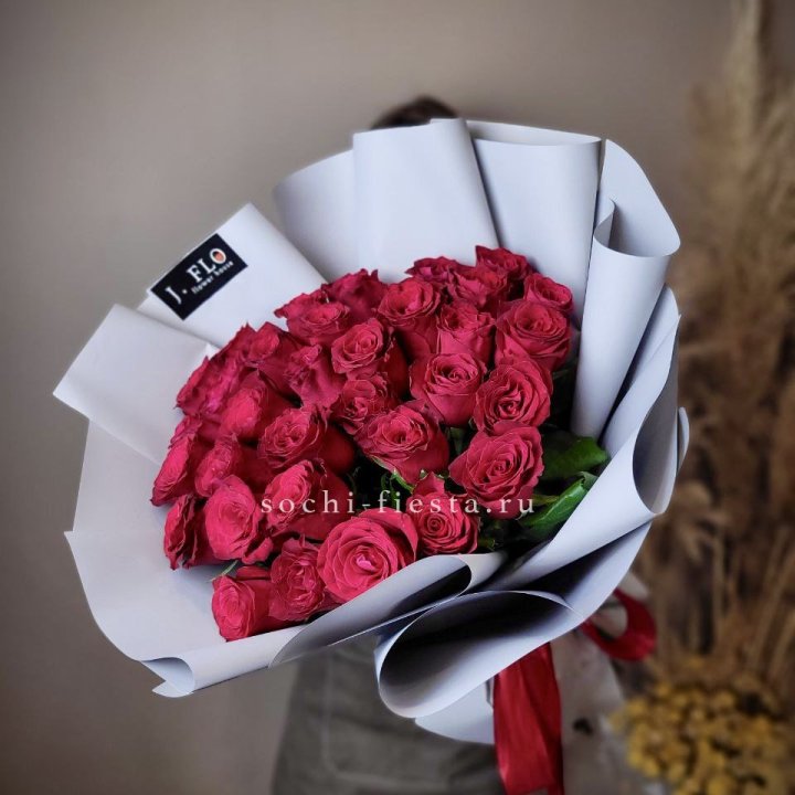 Красные розы 33 шт в Рыбинске