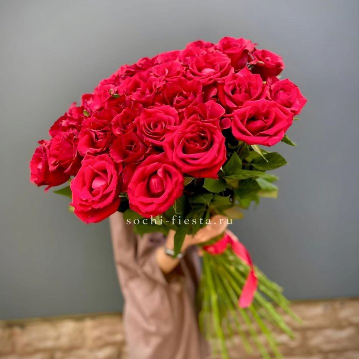 51 высокая красная роза в Рыбинске