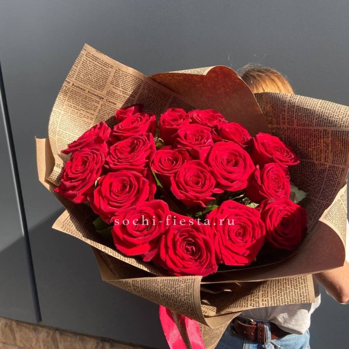 19 красных роз Леди Крафт в Рыбинске