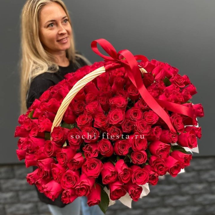 151 красная  роза в корзине в Рыбинске