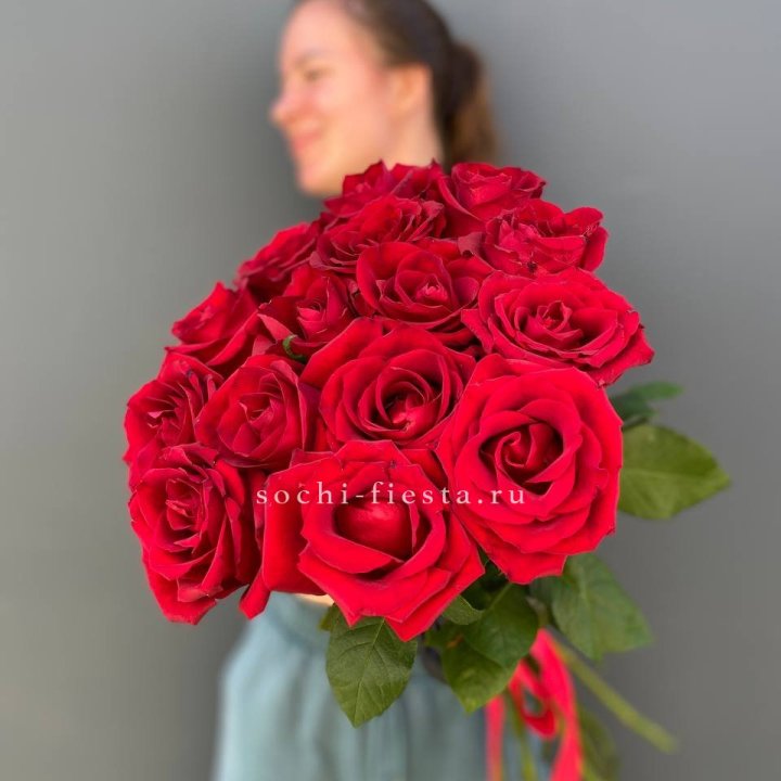 15 красных роз под ленту в Рыбинске